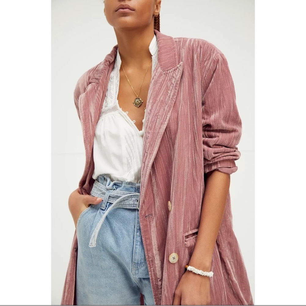 Free People Daria Crinkle Velvet Oversized Blazer in Pink Size Medium